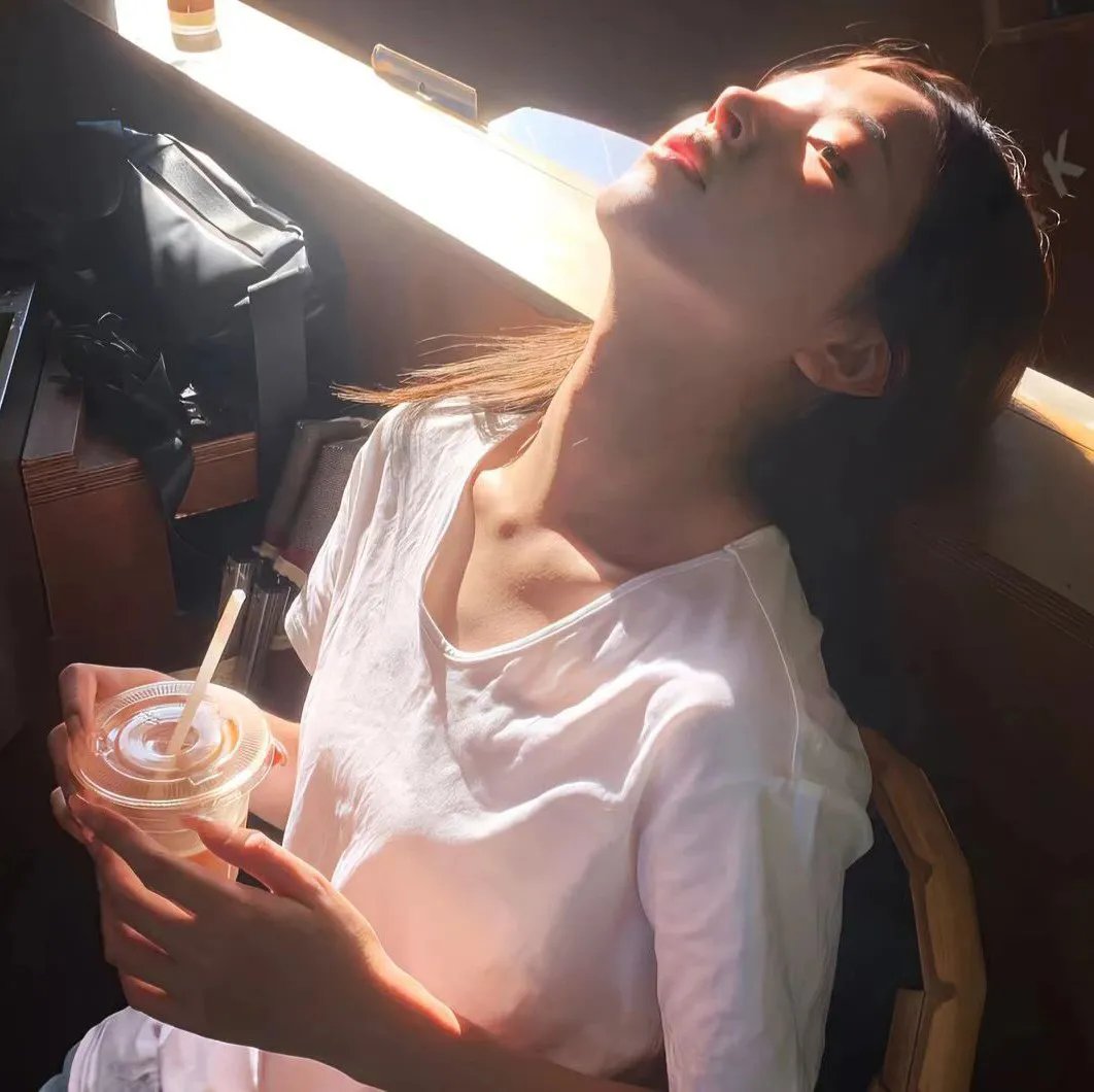 鬼屋丽人 海报